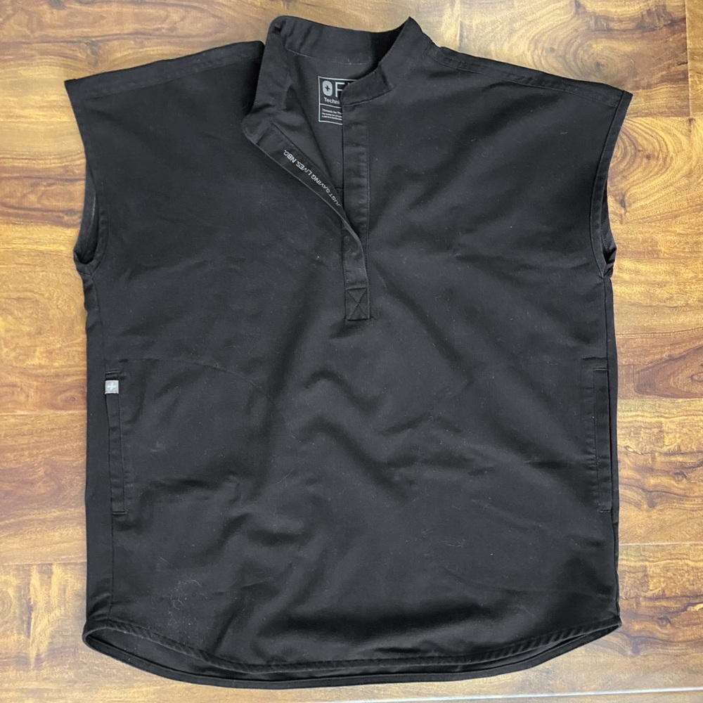 FIGS Rafaela Mandarin Scrub Top in black, XXS